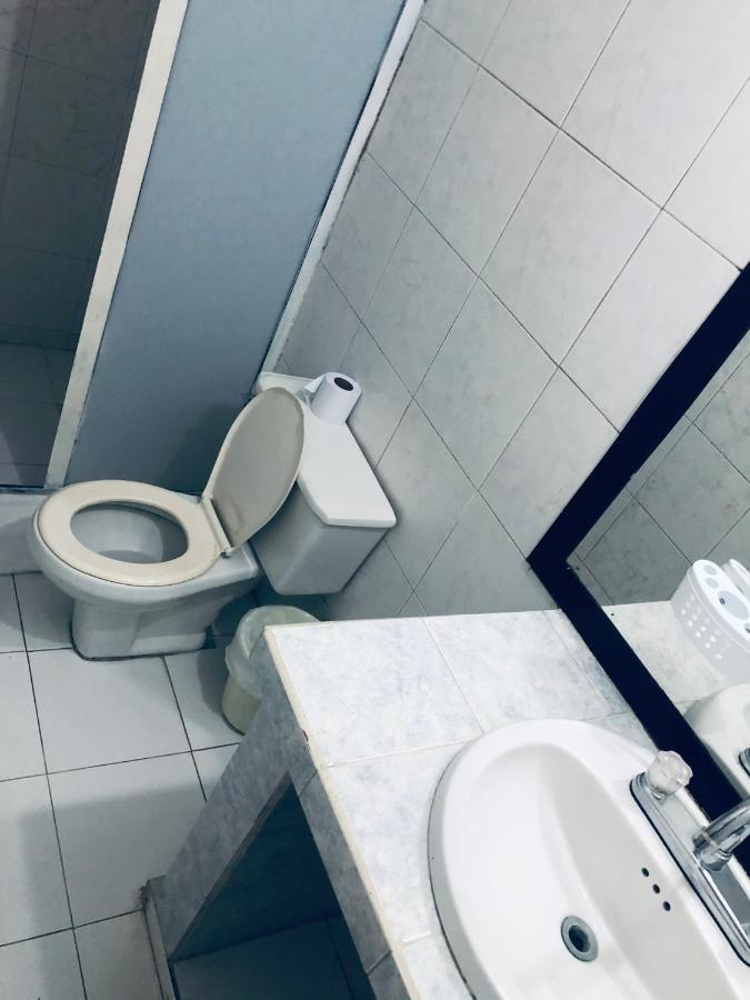 Tita'S Airport Hotel Cartagena Екстер'єр фото